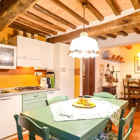 Tuscan Rustic House - With Garden, Wi-fi Apartment *