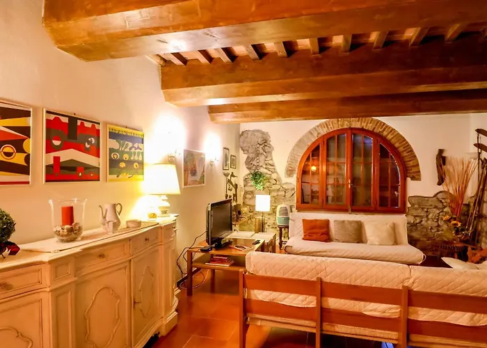 Tuscan Rustic House - With Garden, Wi-fi Cireglio